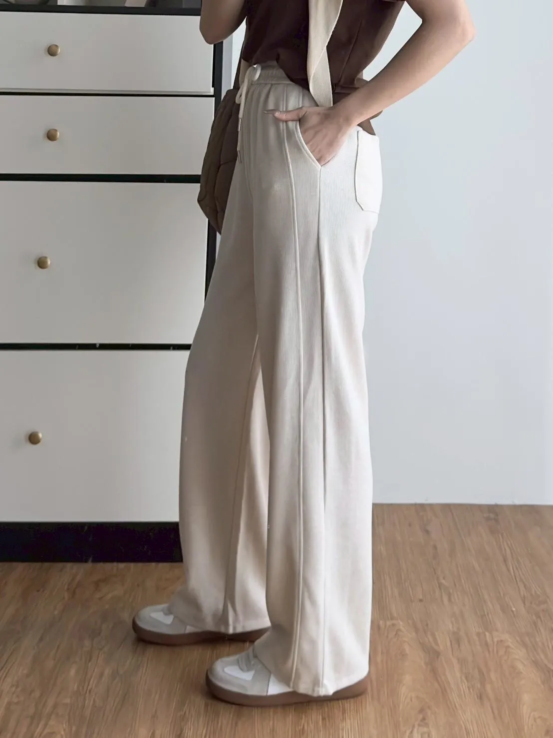 磨毛絨面拼接直腿寬褲（後口袋）