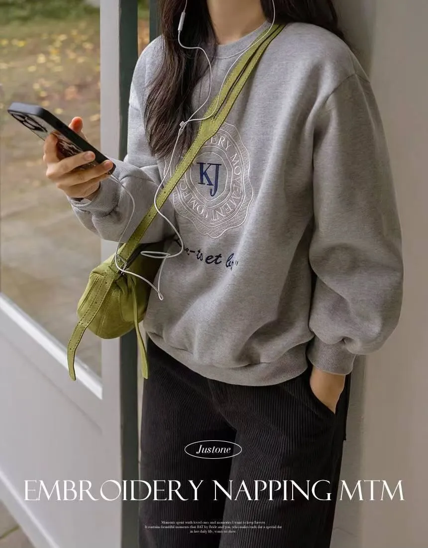 正韓自訂刺繡英字大學T