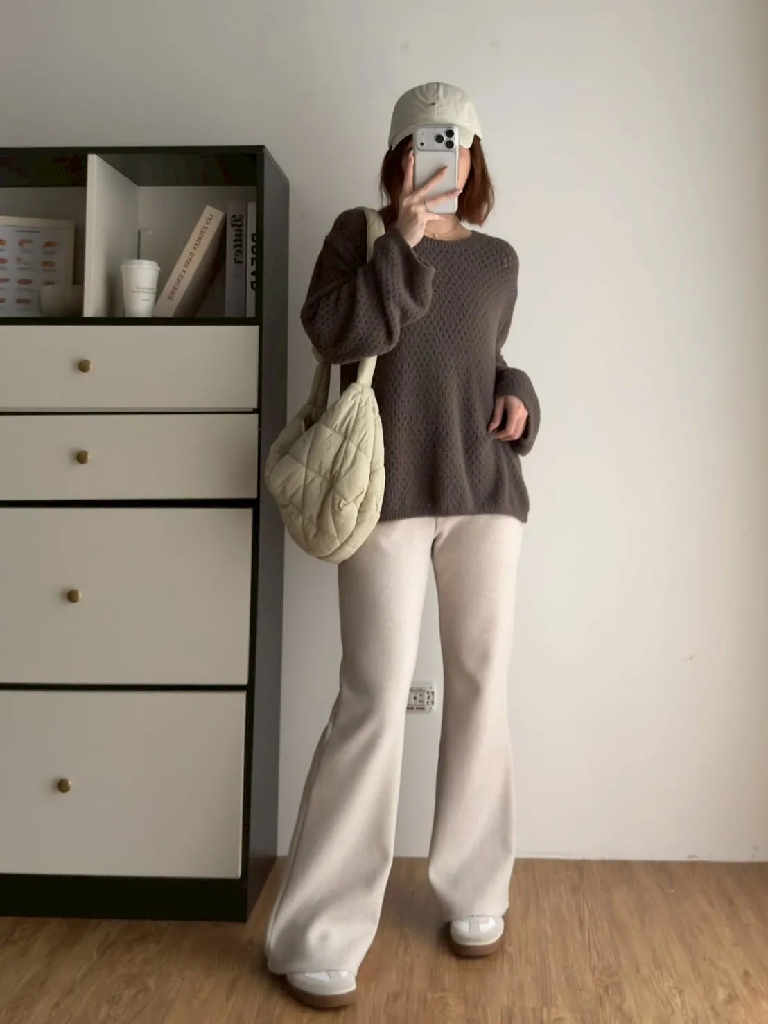 奶糯糯洞洞毛衣