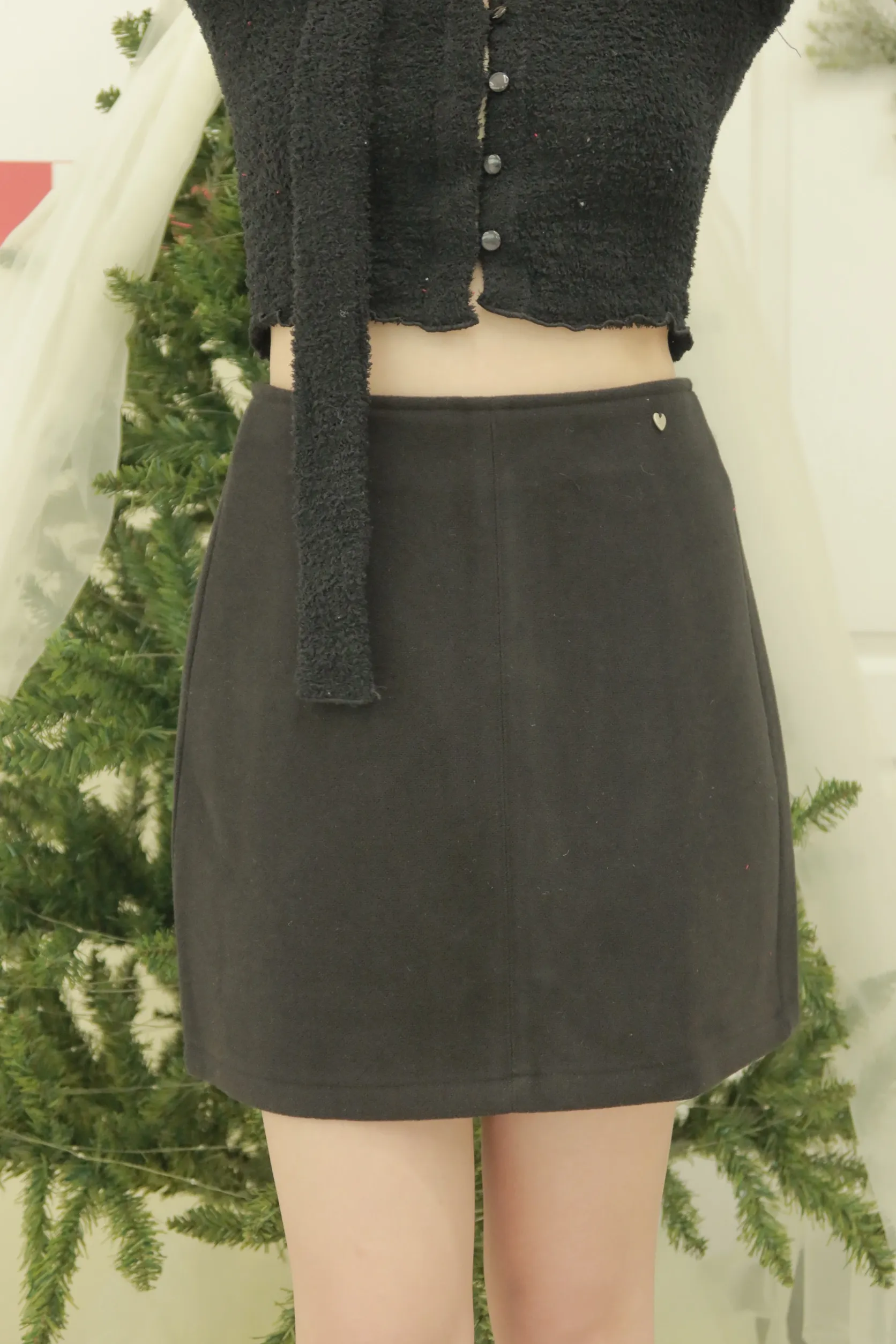 毛呢短款愛心鐵標半身裙
