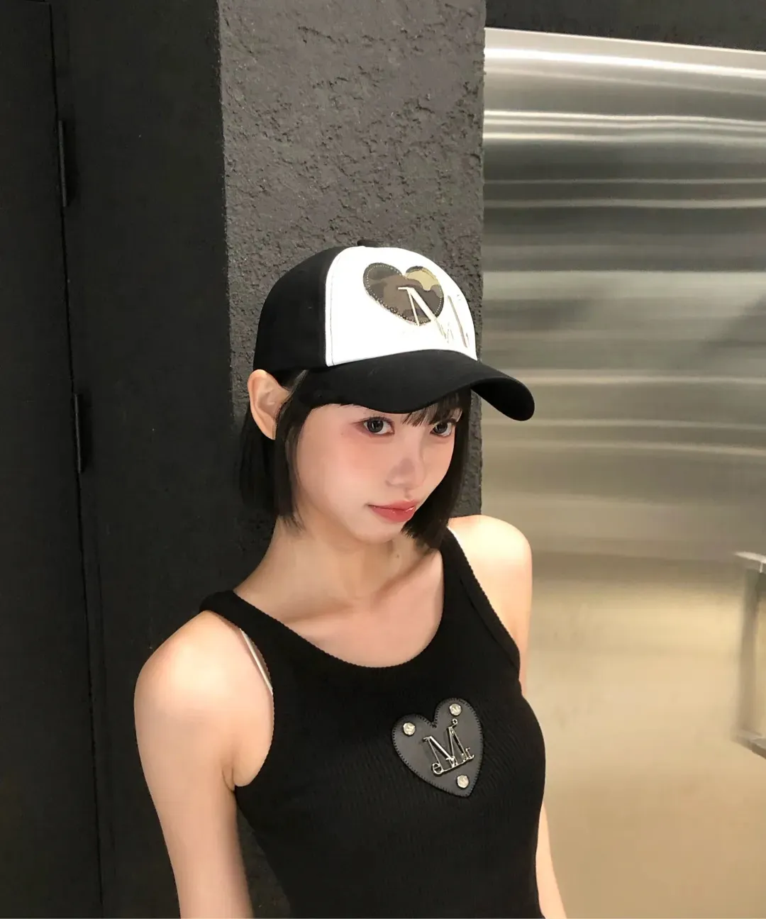 【預購】 MUCENT DYON METAL LOGO HEART PATCH SLEEVELESS  螺紋 素面 愛心背心