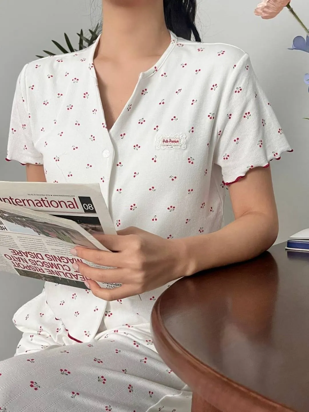 正韓莫代爾櫻桃帶胸墊套裝