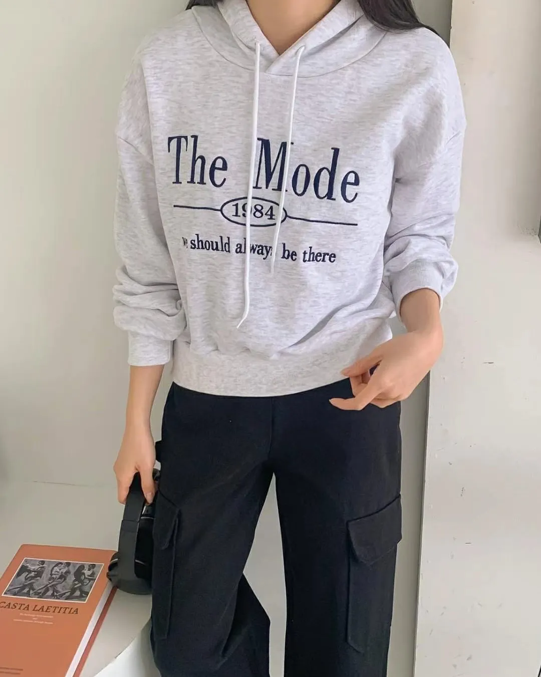 正韓-刺繡經典微短不露肚帽踢모드HD 