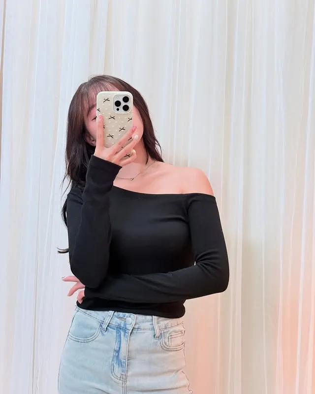 小薈激推自留兩色！超顯瘦斜肩性感上衣