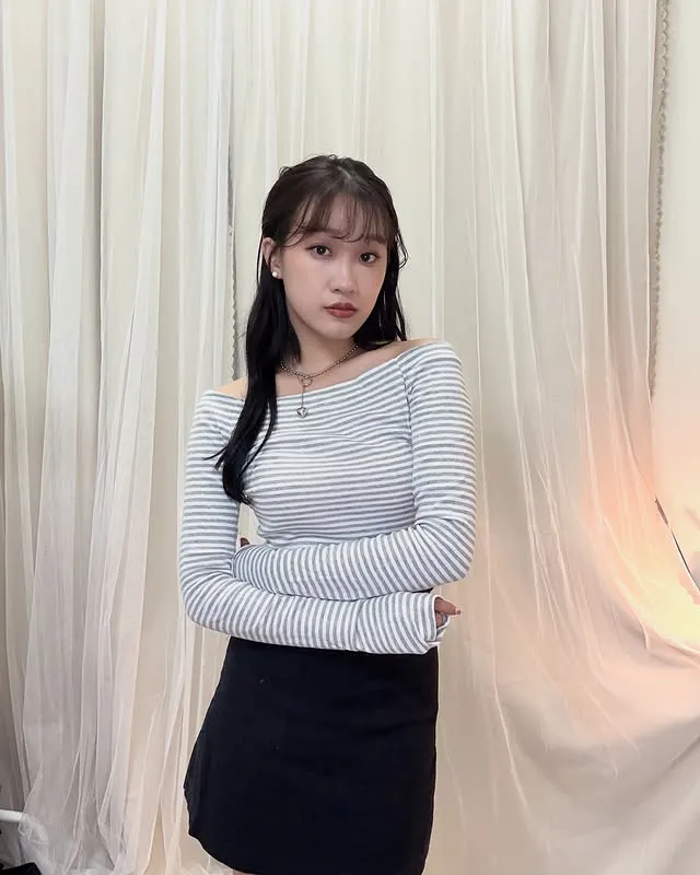 正韓條紋一字領踢恤