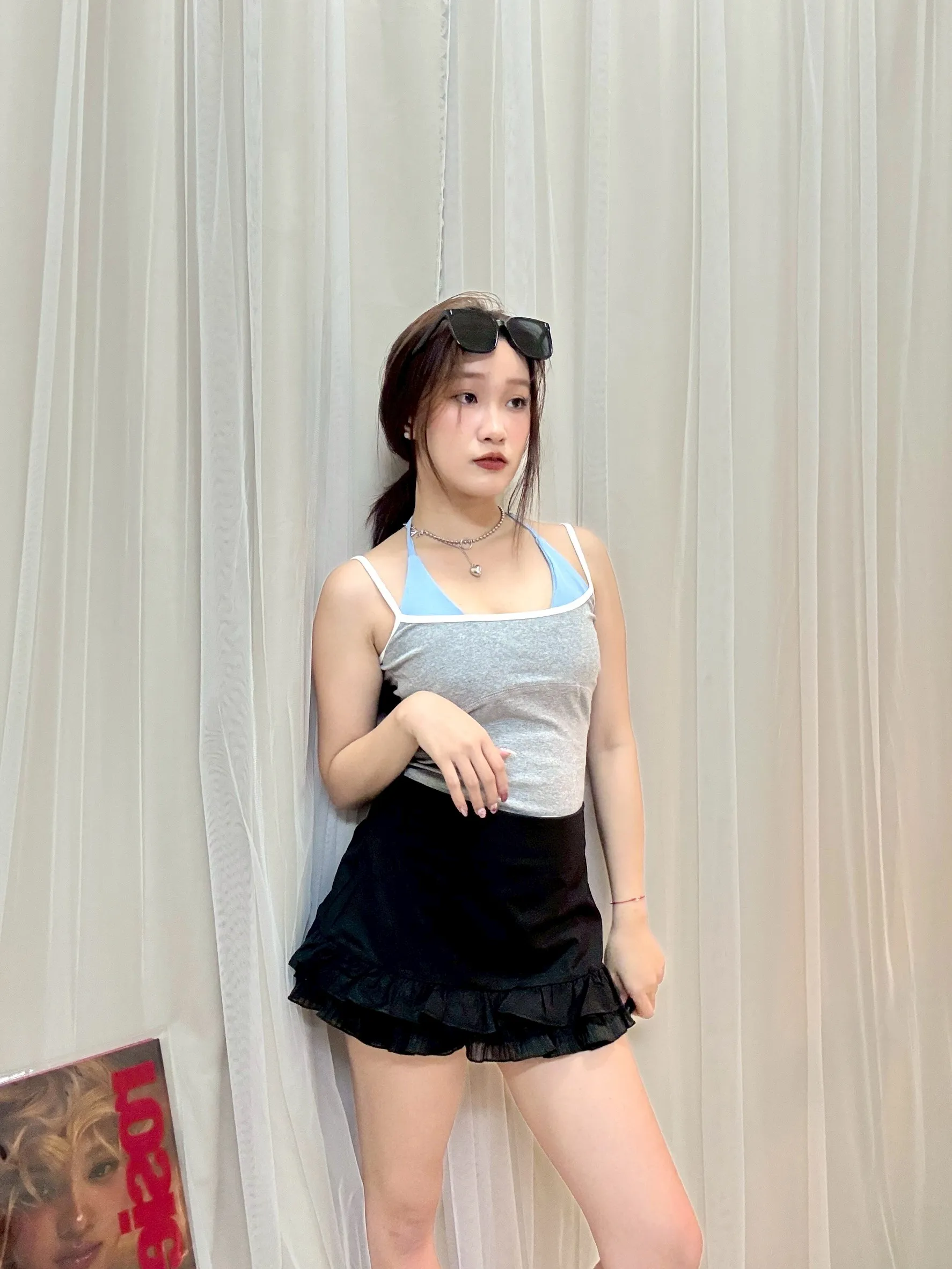 甜辣復古-撞色拼邊假兩件掛脖吊帶帶杯背心