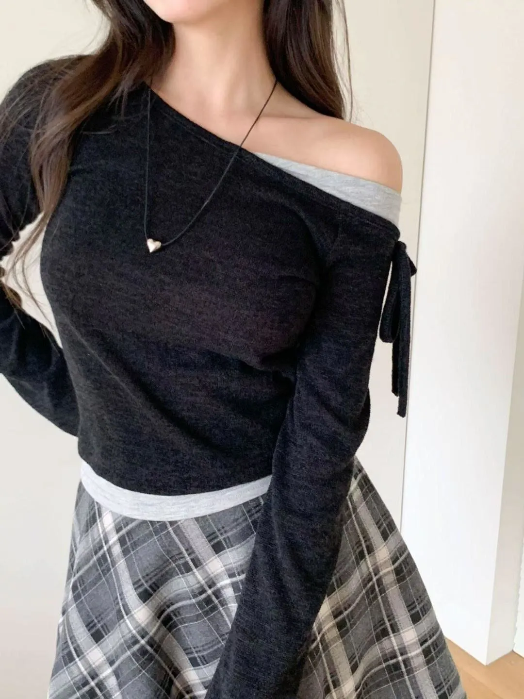 正韓拼色露肩上衣