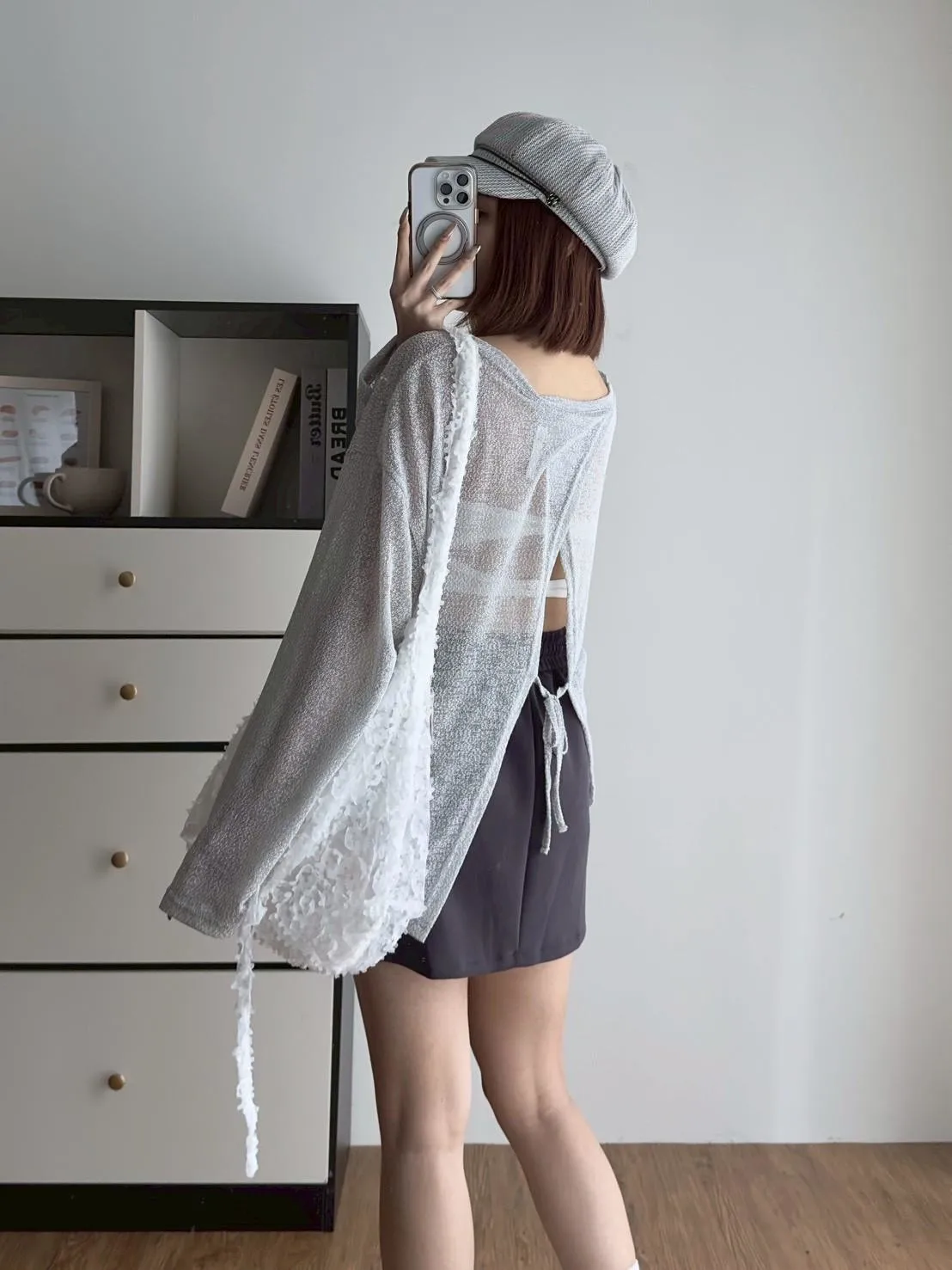 混紗圓領後交叉綁帶造型上衣