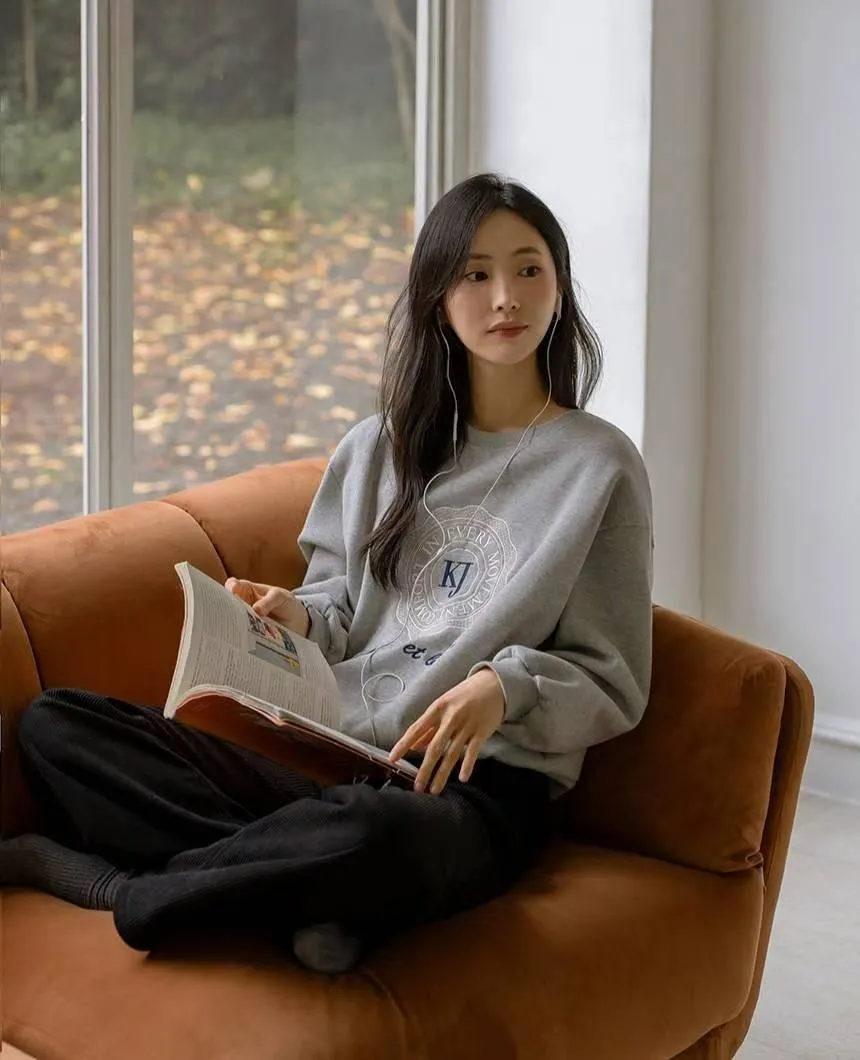 正韓自訂刺繡英字大學T