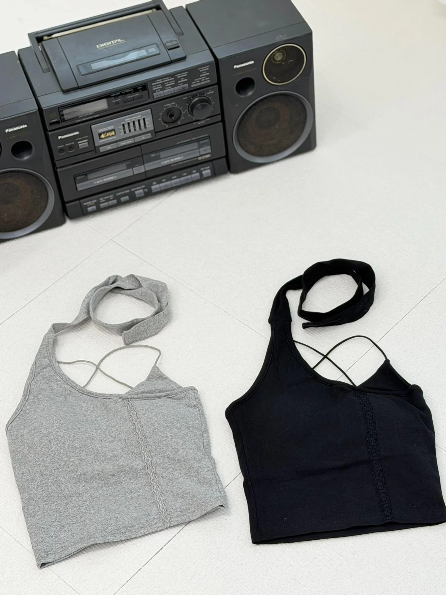 拼接蕾絲掛脖露背假兩件上衣(附胸墊