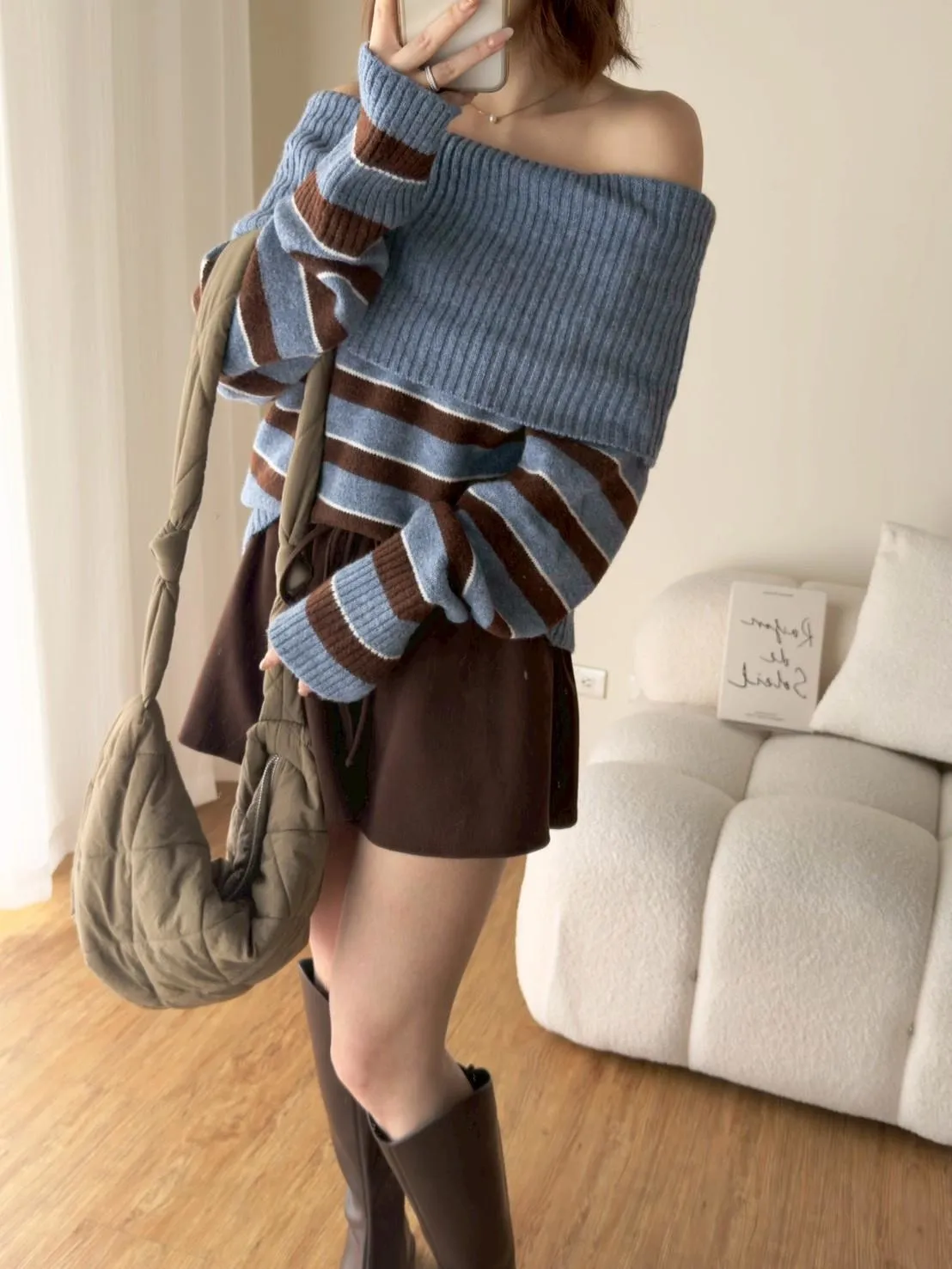 撞色橫條翻領毛衣