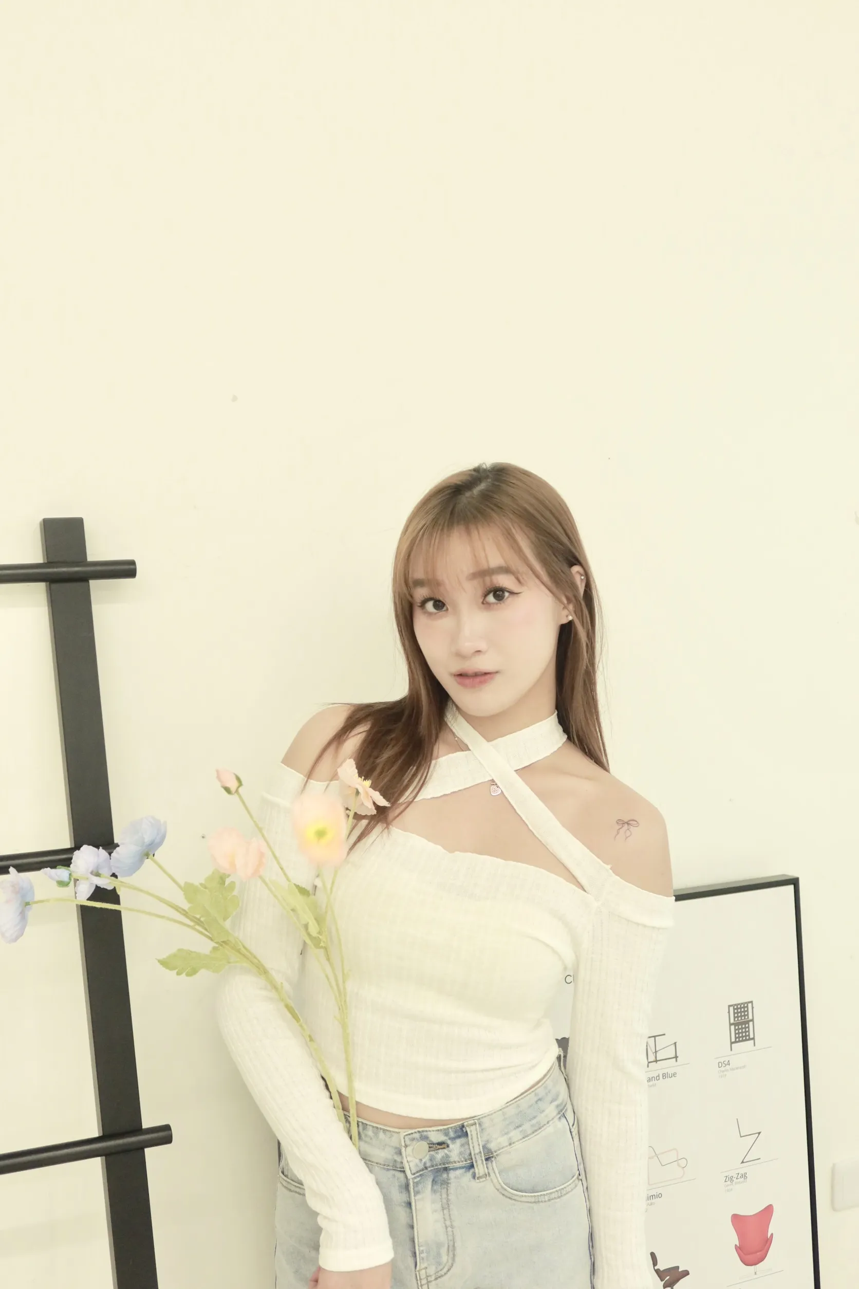 正韓性感露鎖骨交叉踢恤