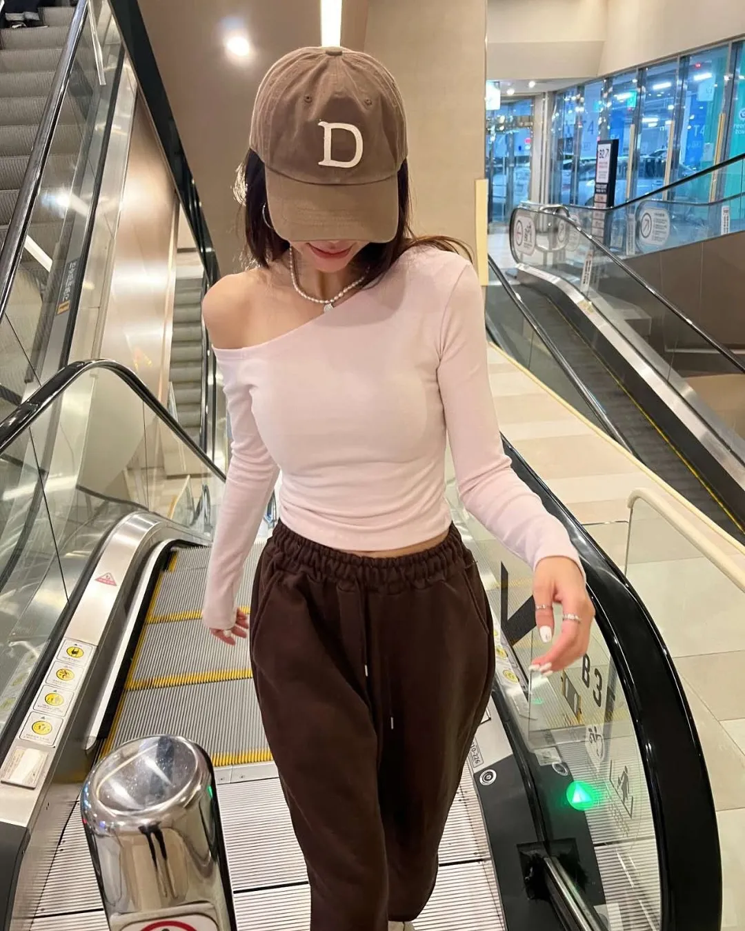 正韓-檔口爆款露肩修身上衣