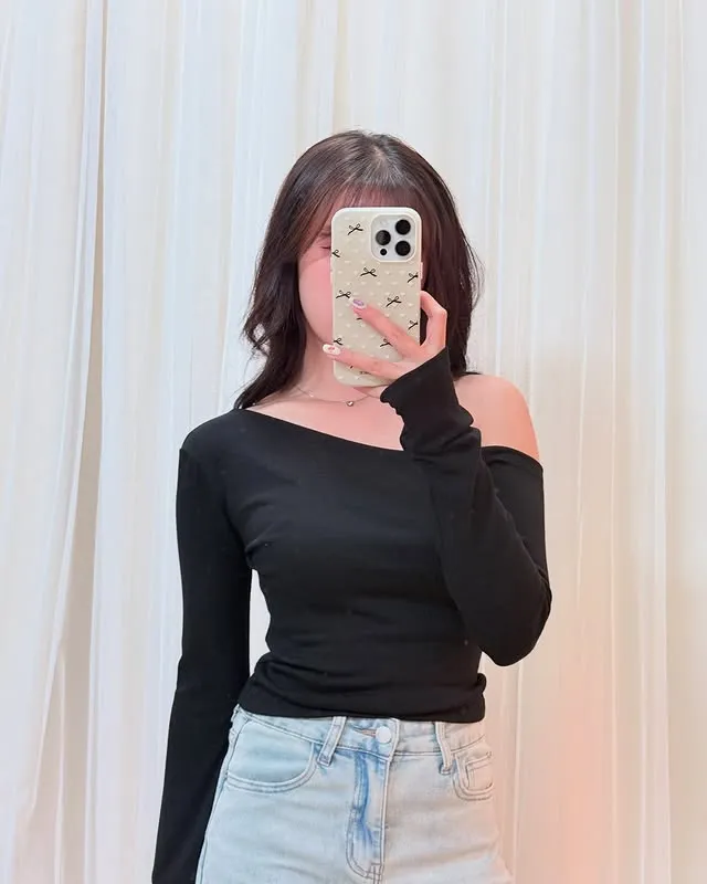 小薈激推自留兩色！超顯瘦斜肩性感上衣