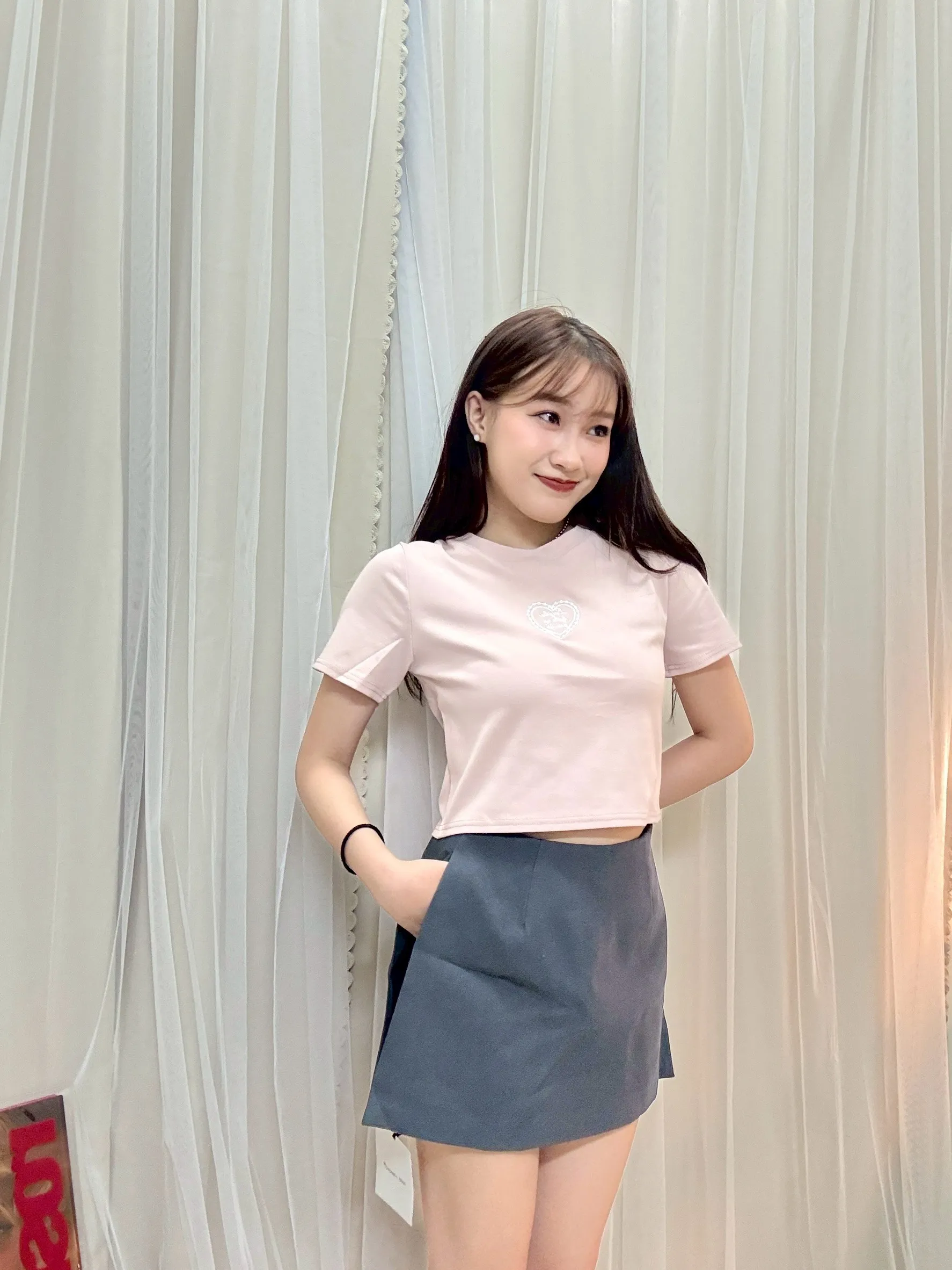 日常必備-愛心刺繡高彈上衣