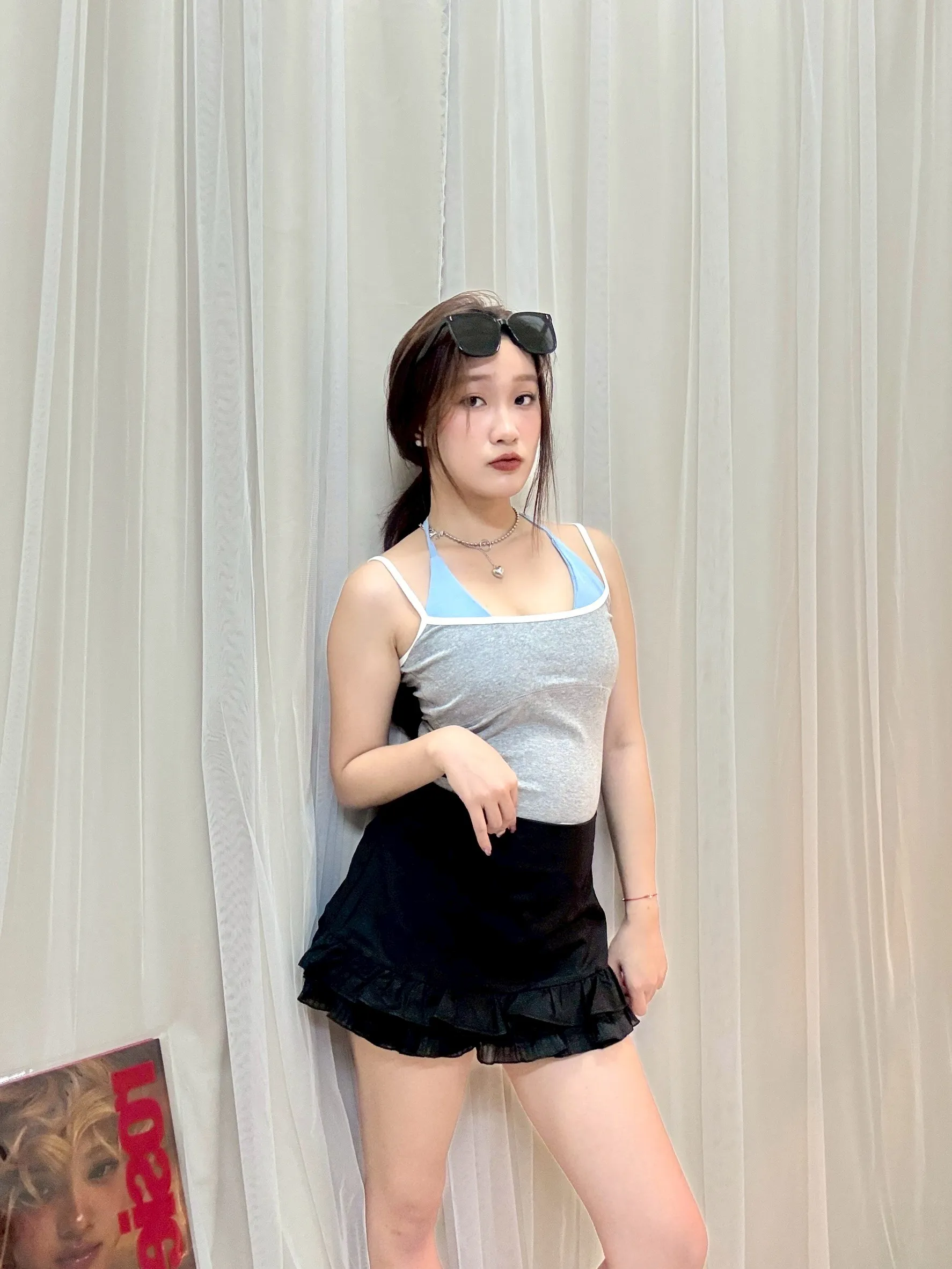 甜辣復古-撞色拼邊假兩件掛脖吊帶帶杯背心