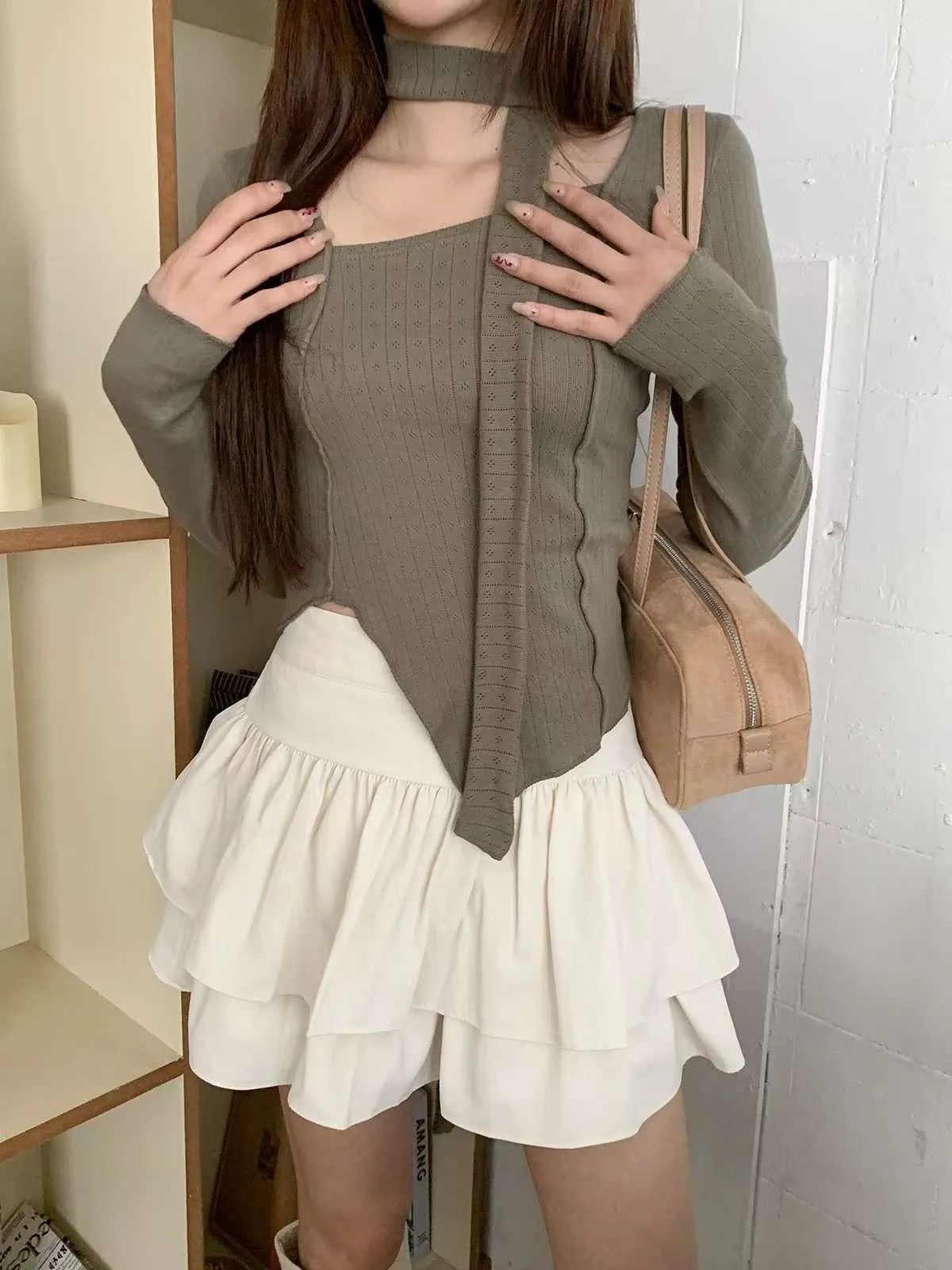 正韓附飄帶立體線條不規則下擺上衣