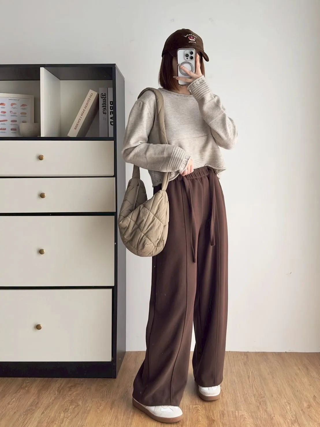 圓領下坑條毛衣