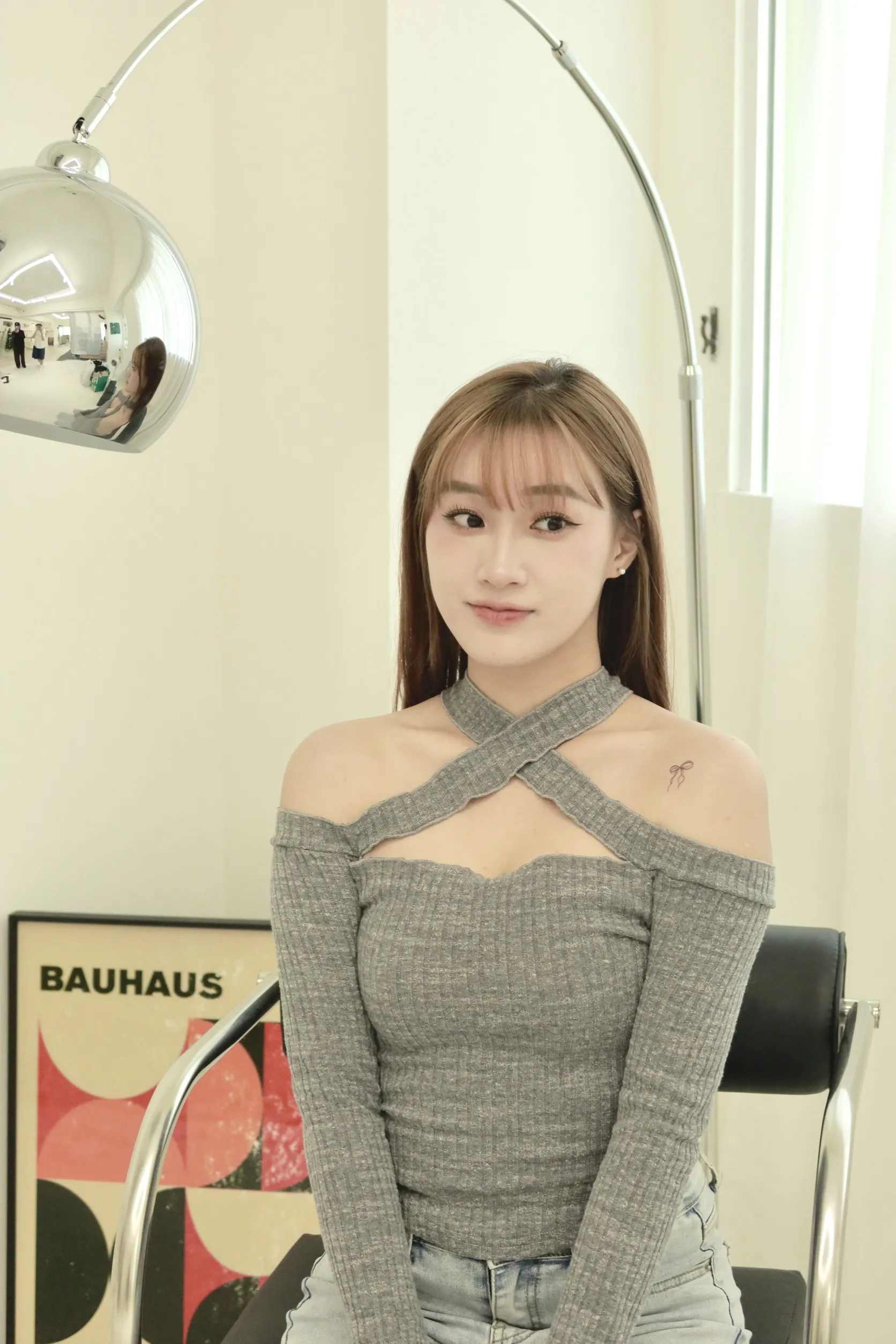 正韓性感露鎖骨交叉踢恤