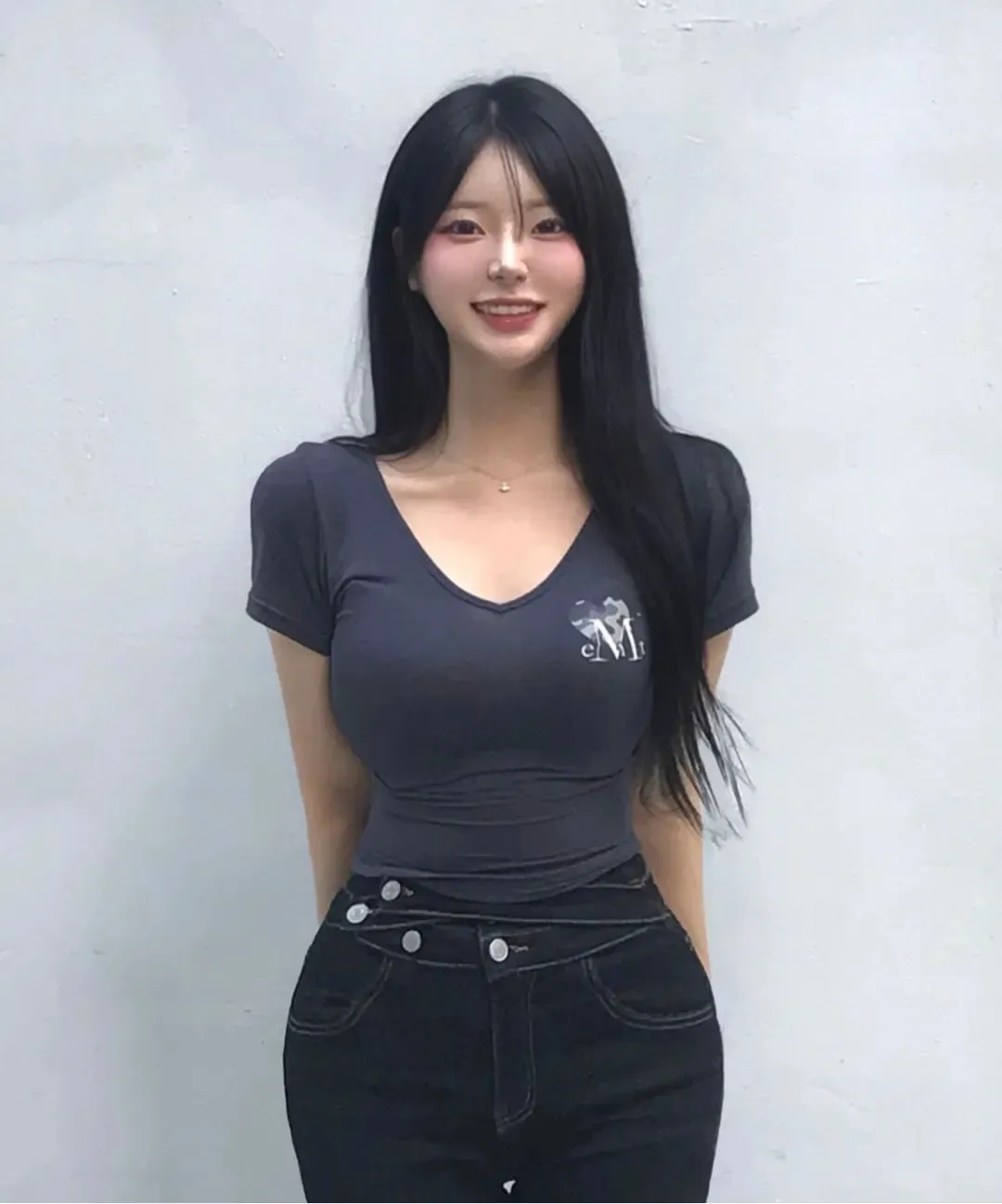 【預購】 MUCENT VAINT HEART CAMO V-NECK HALF T  迷彩 愛心 下圓弧修身上衣