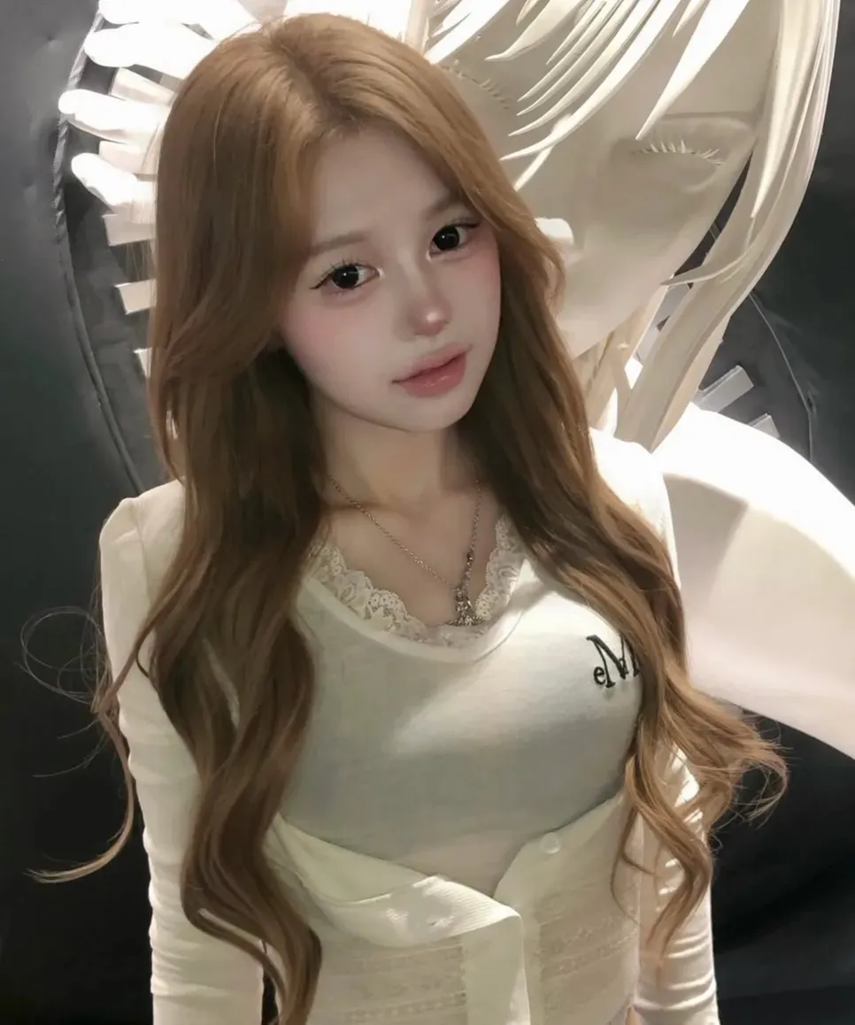 【預購】 MUCENT SUNNIOR LACE V-NECK HALF T  熱賣款 蕾絲 Ｖ領修身上衣