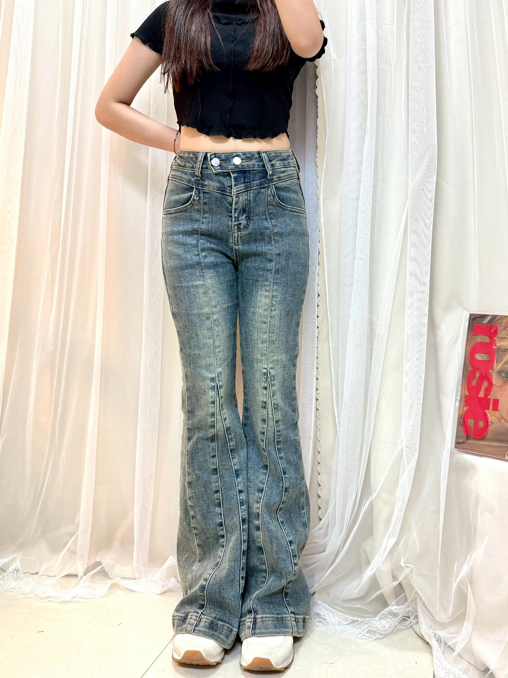 超級顯瘦－修身高彈力車邊牛仔喇叭褲