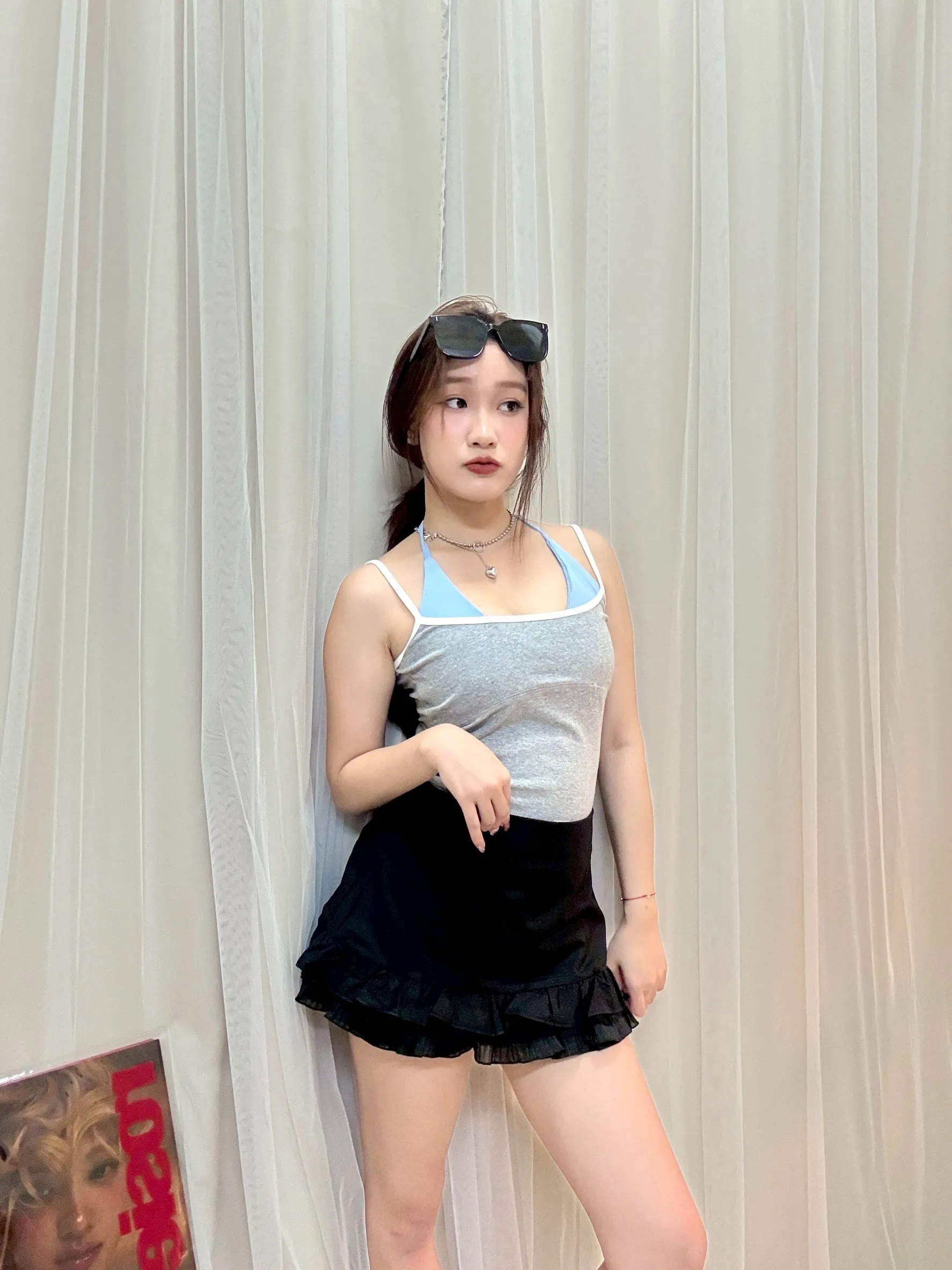 甜辣復古-撞色拼邊假兩件掛脖吊帶帶杯背心