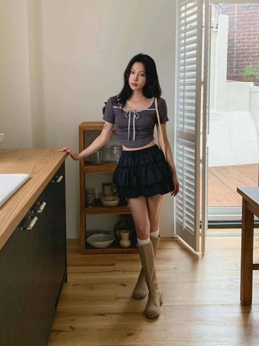 正韓胸前綁帶側抓皺上衣