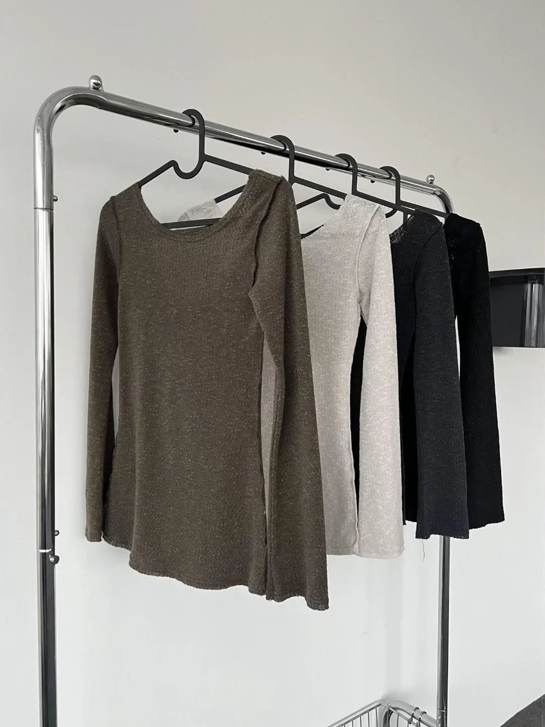 正韓透膚露背線條上衣