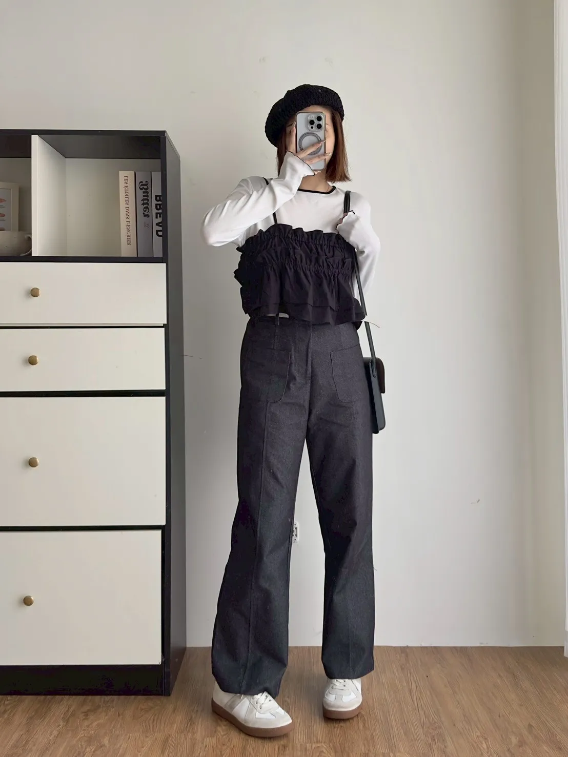 綁帶荷葉細肩背心