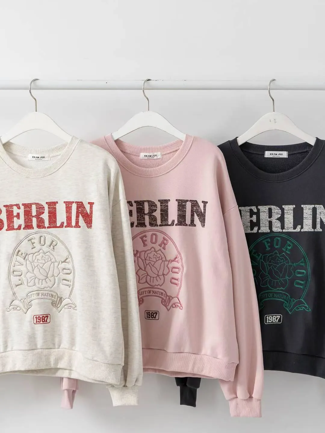 正韓玫瑰刺繡英字大學T