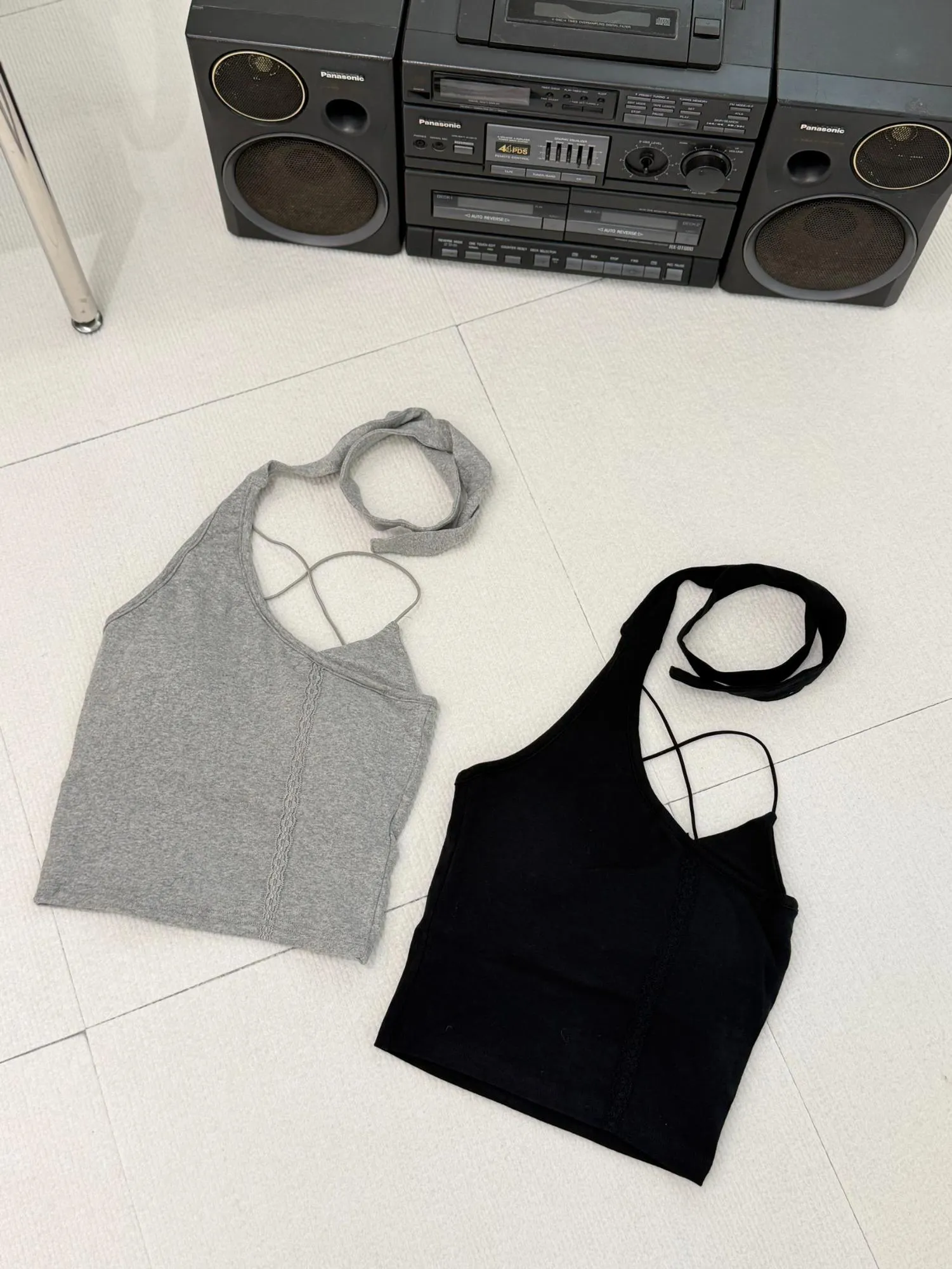 拼接蕾絲掛脖露背假兩件上衣(附胸墊