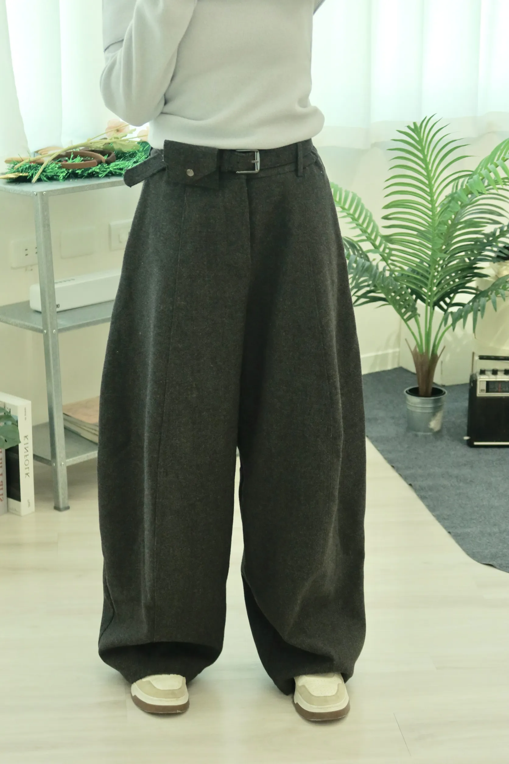 毛呢彎刀闊腿西裝褲（附腰帶）