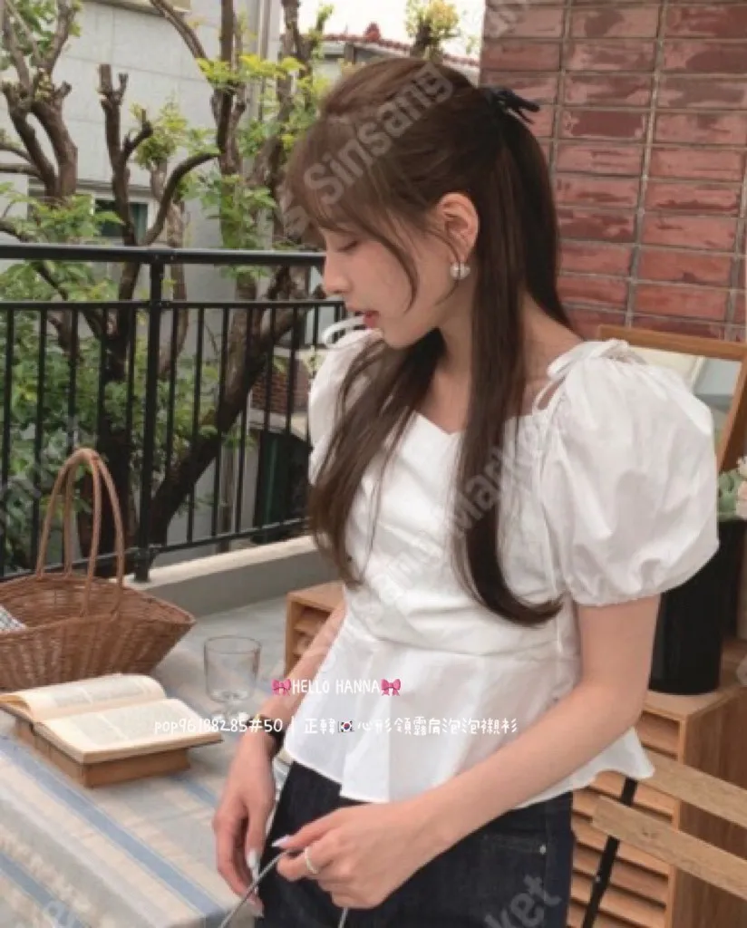 正韓心形領露肩泡泡襯衫