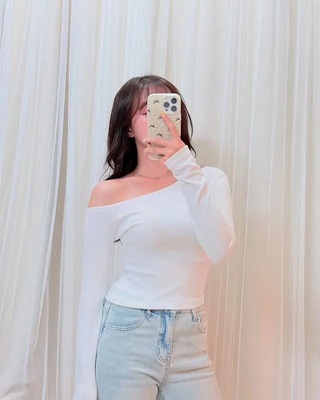 小薈激推自留兩色！超顯瘦斜肩性感上衣