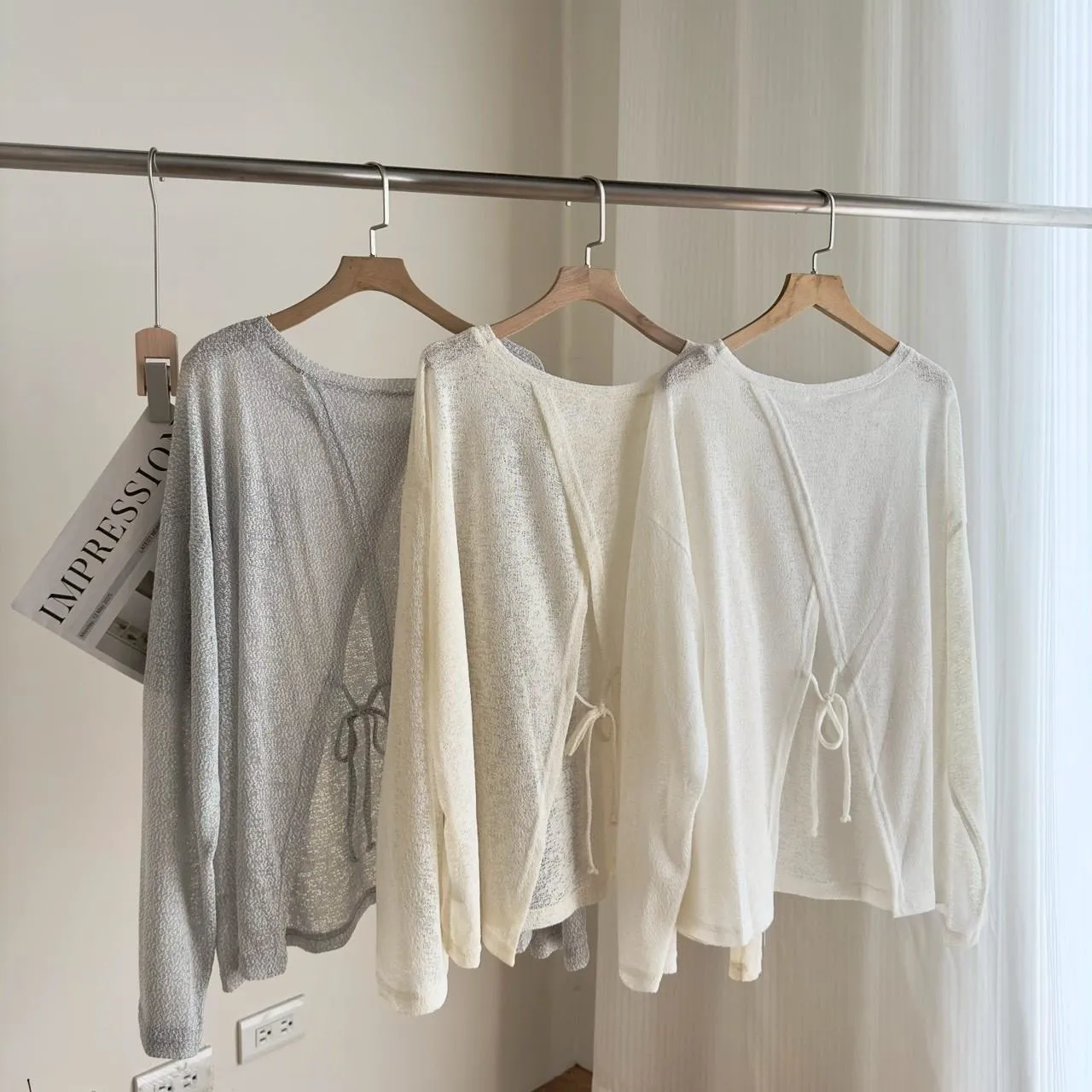 混紗圓領後交叉綁帶造型上衣