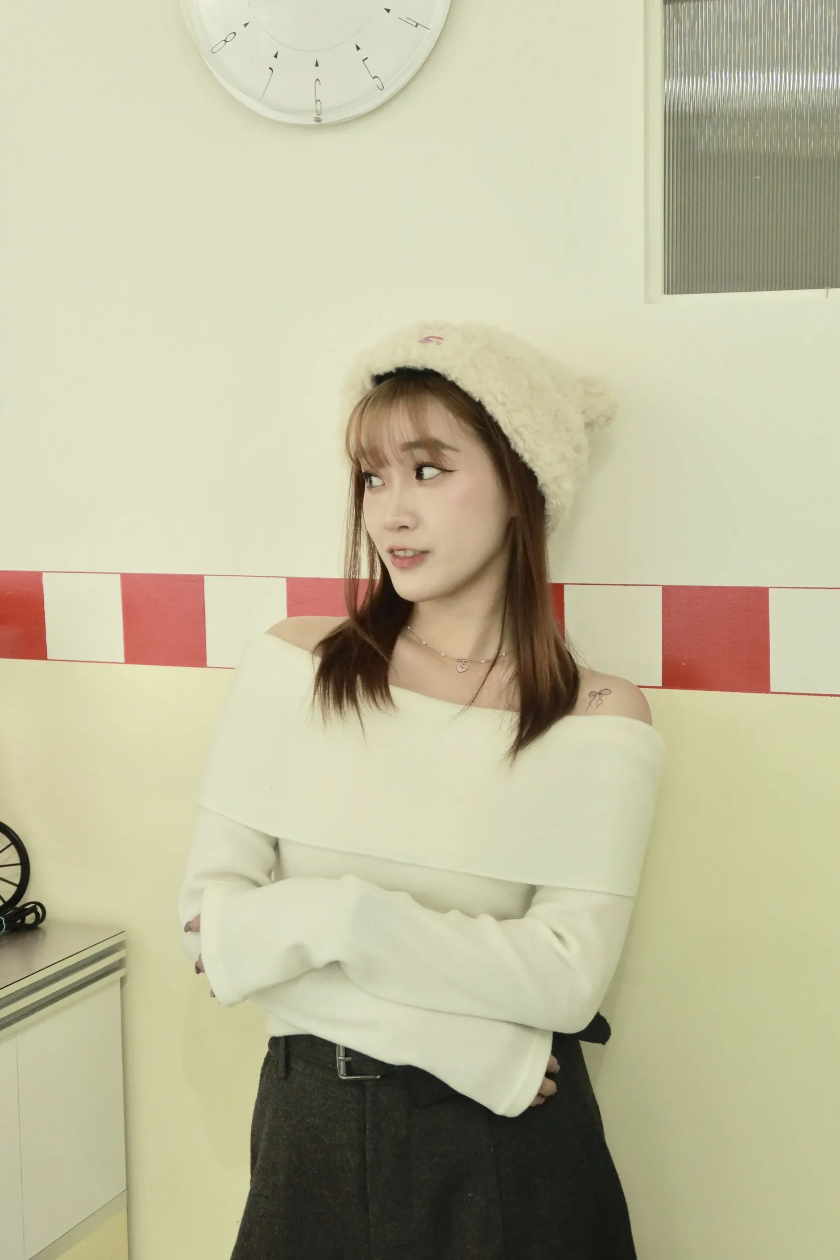 正韓修身露肩厚磅一字領