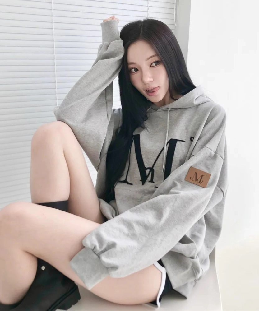 【預購】 MUCENT WADI APPLIQUE LOGO HOOD T UNISEX 挺版 大logo 男女同款 帽踢