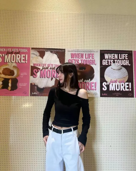 正韓-斜肩帶修身上衣