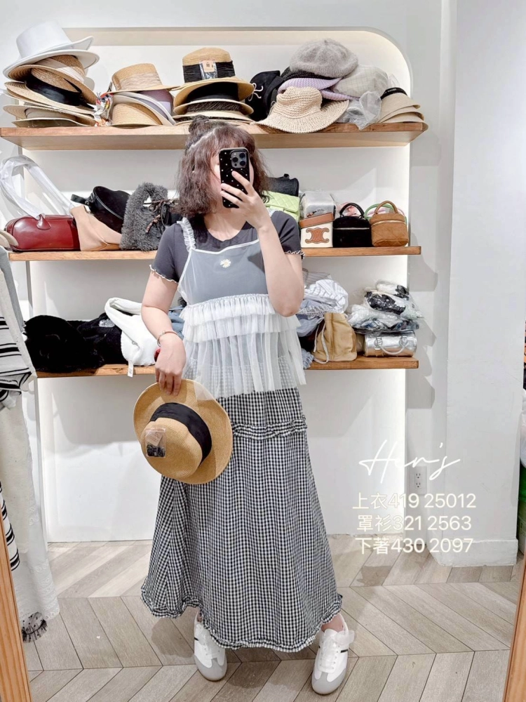 刺繡雛菊滾邊撞色上衣