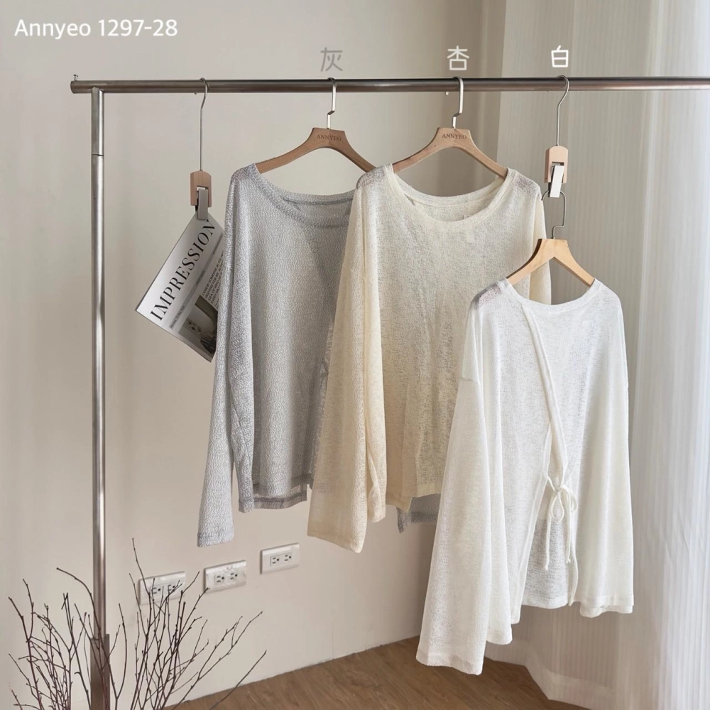 混紗圓領後交叉綁帶造型上衣