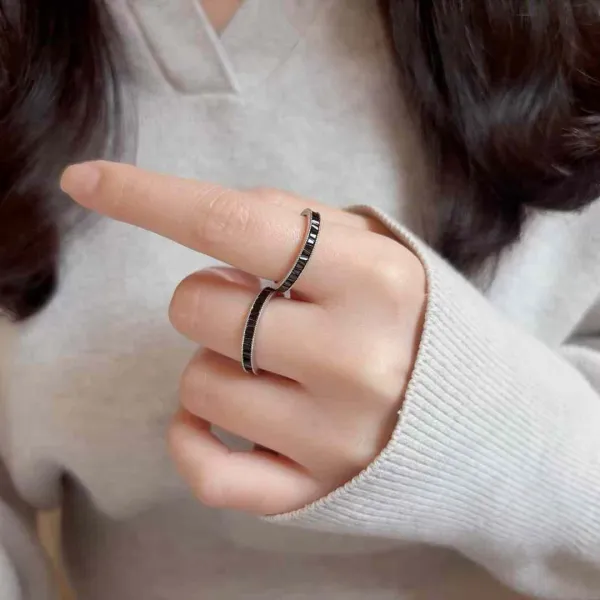 切割紋黑寶石戒指