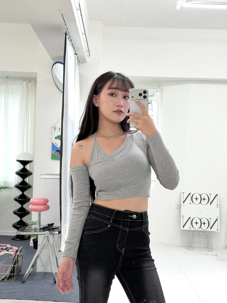 假兩件內胸墊繞脖綁帶上衣