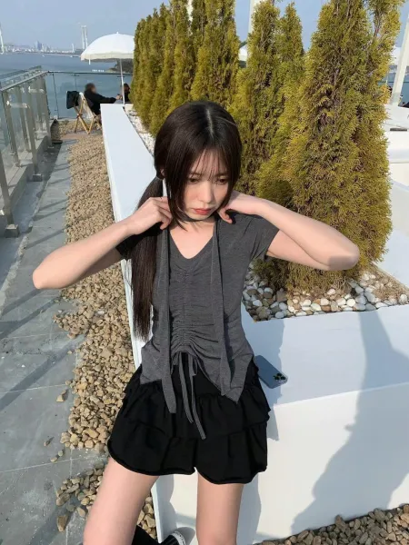 正韓-時髦女孩繞脖抓皺上衣 附繫帶