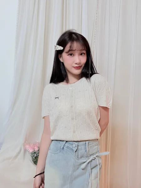 溫柔氣質-韓系鏤空針織蝴蝶結刺繡上衣