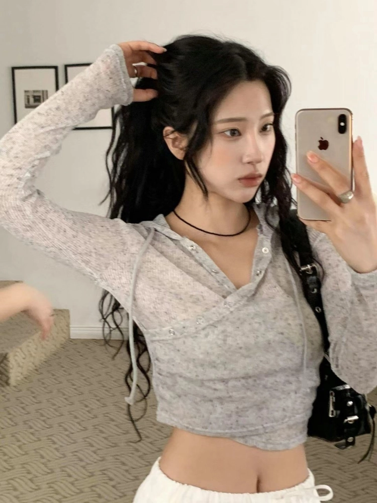 正韓微透膚隨性不規則排釦連帽上衣