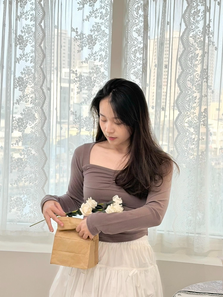 正韓貝拉前褶皺蝴蝶結上衣